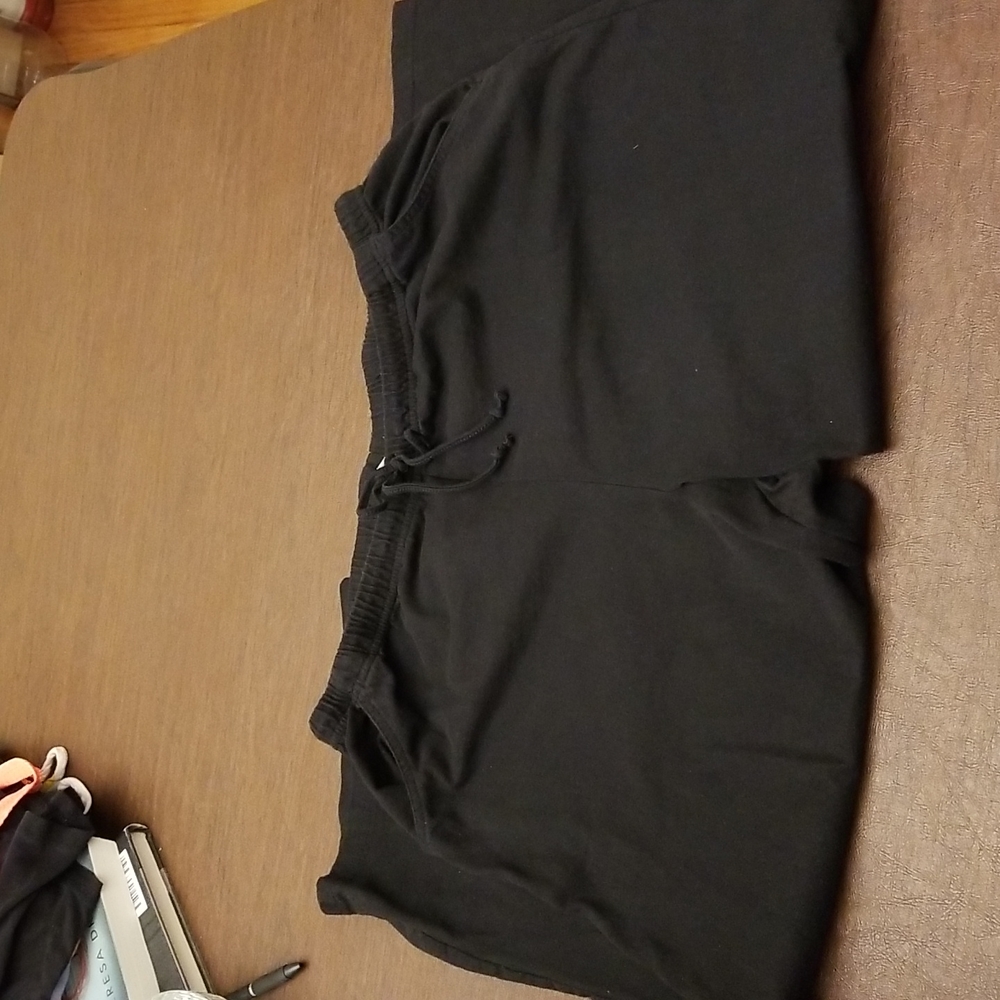 Shorts - Picture 3 of 3